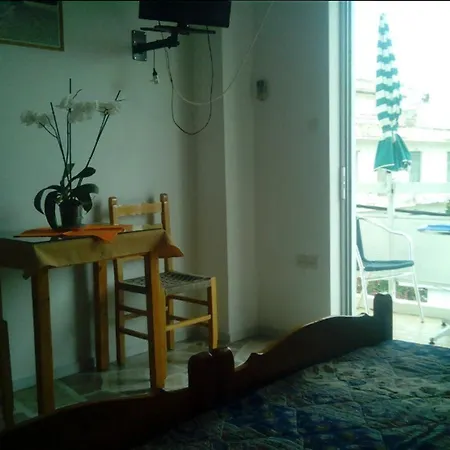 Gina Penzion Méthana