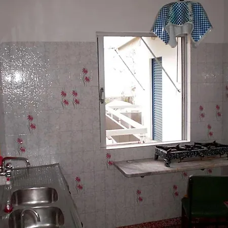 Gina Inn Methana