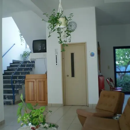 Gina Penzion Méthana