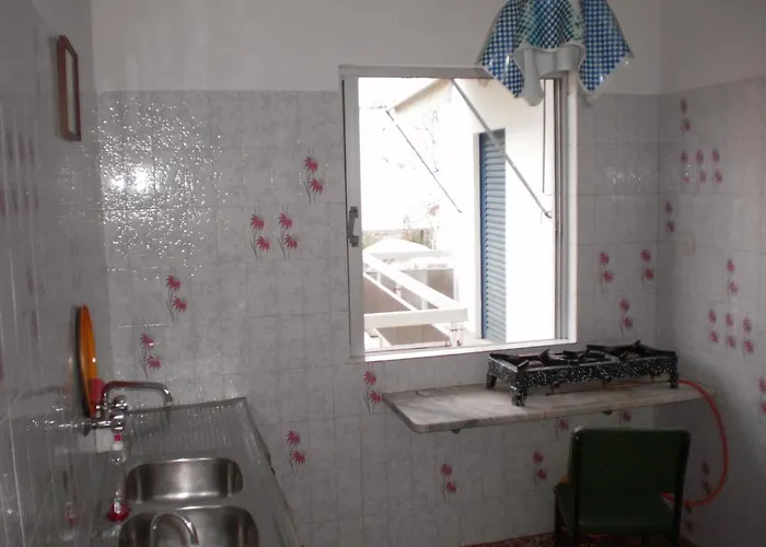 여관 Gina Méthana